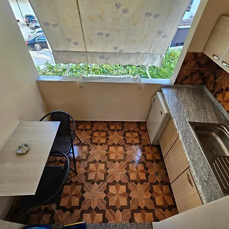 Huqi 招待所 Durrës