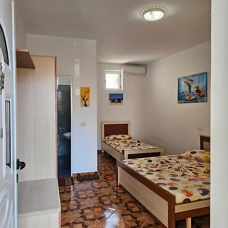 Guest house Huqi Durres